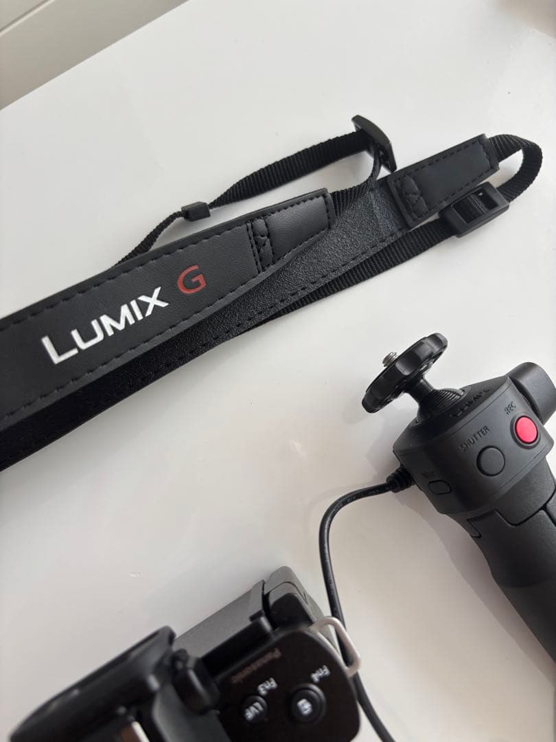 【ほぼ新品・保証有】 LUMIX ミラーレス一眼カメラ 三脚付き