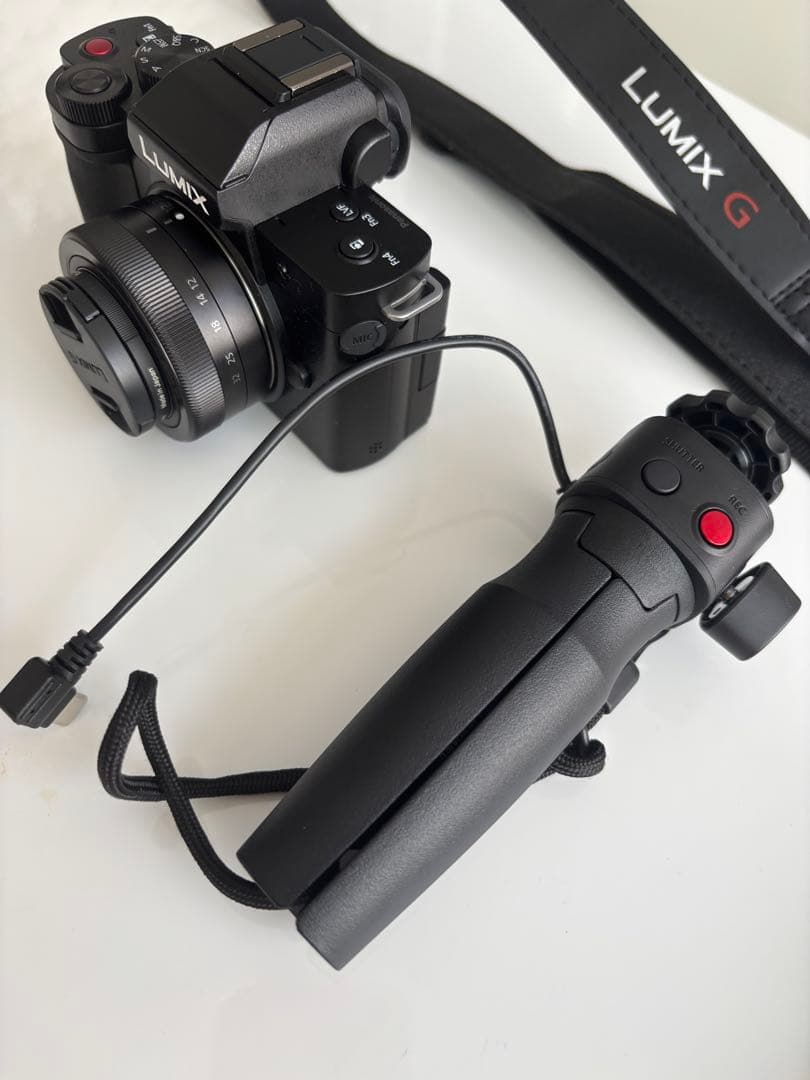 【ほぼ新品・保証有】 LUMIX ミラーレス一眼カメラ 三脚付き