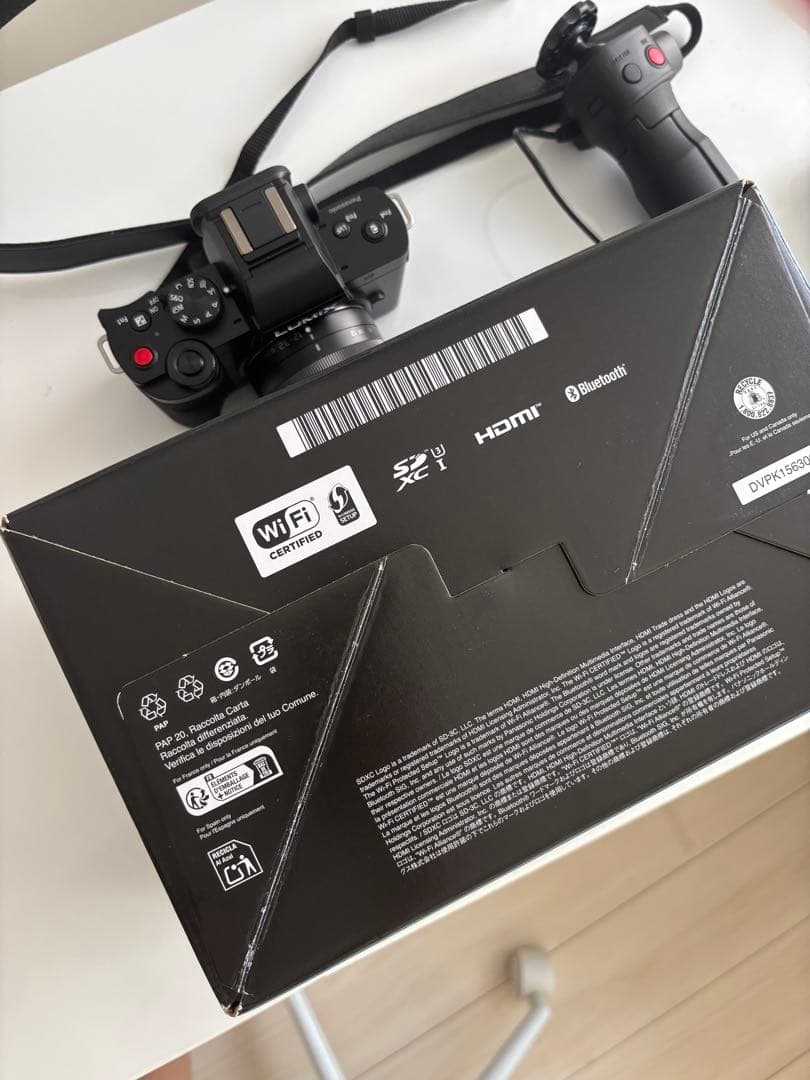 【ほぼ新品・保証有】 LUMIX ミラーレス一眼カメラ 三脚付き