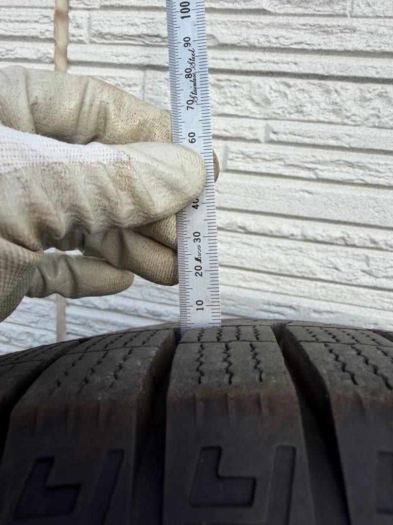 オデッセイハイブリッド　スタッドレスタイヤ　215/60R16