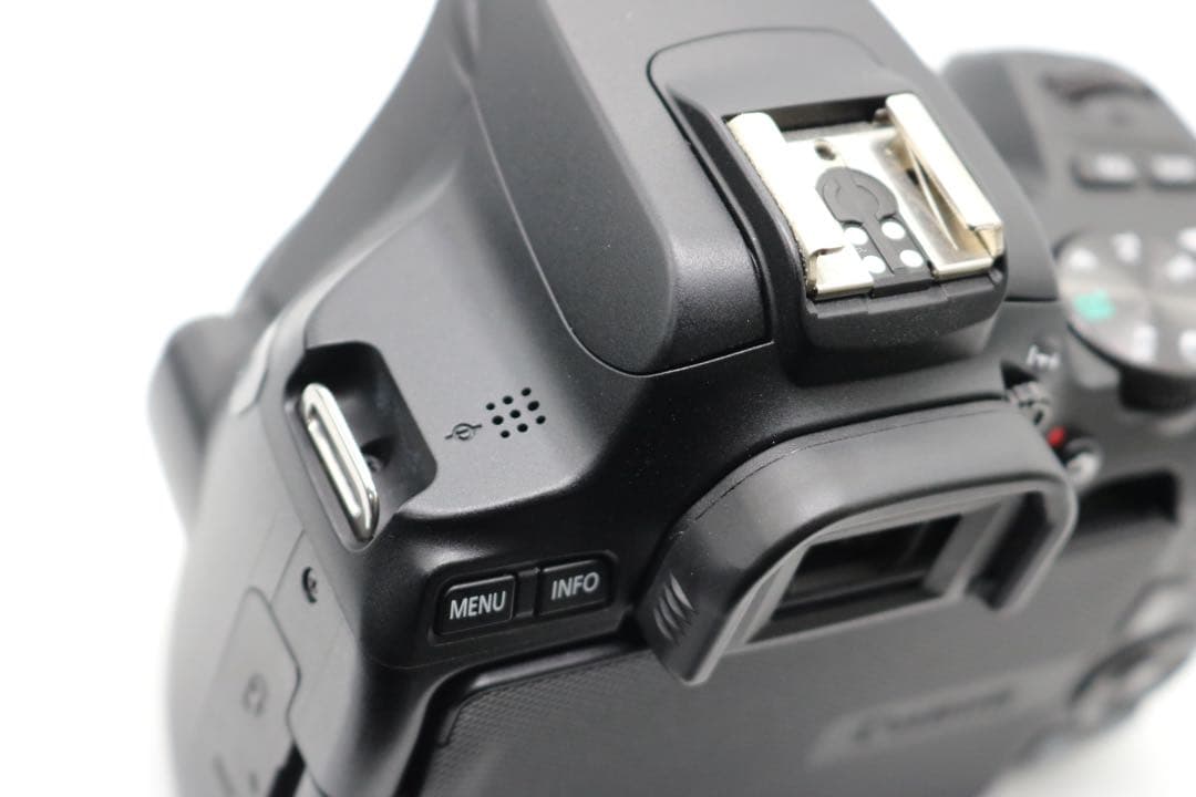 超美品 【Canon EOS Kiss X10 トリプルレンズセット】 安心保証