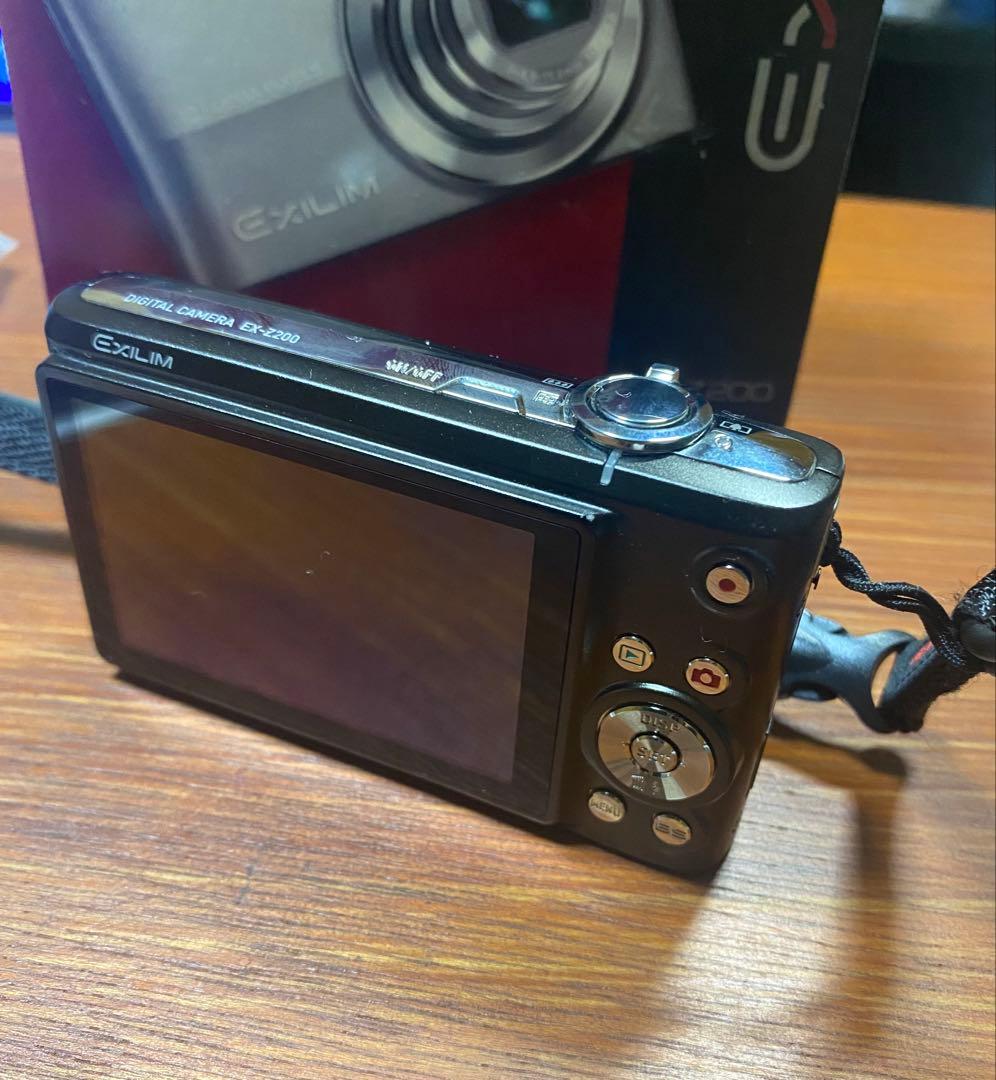 CASIO EXILIM 10.1メガピクセル コンパクトデジカメEX-Z200