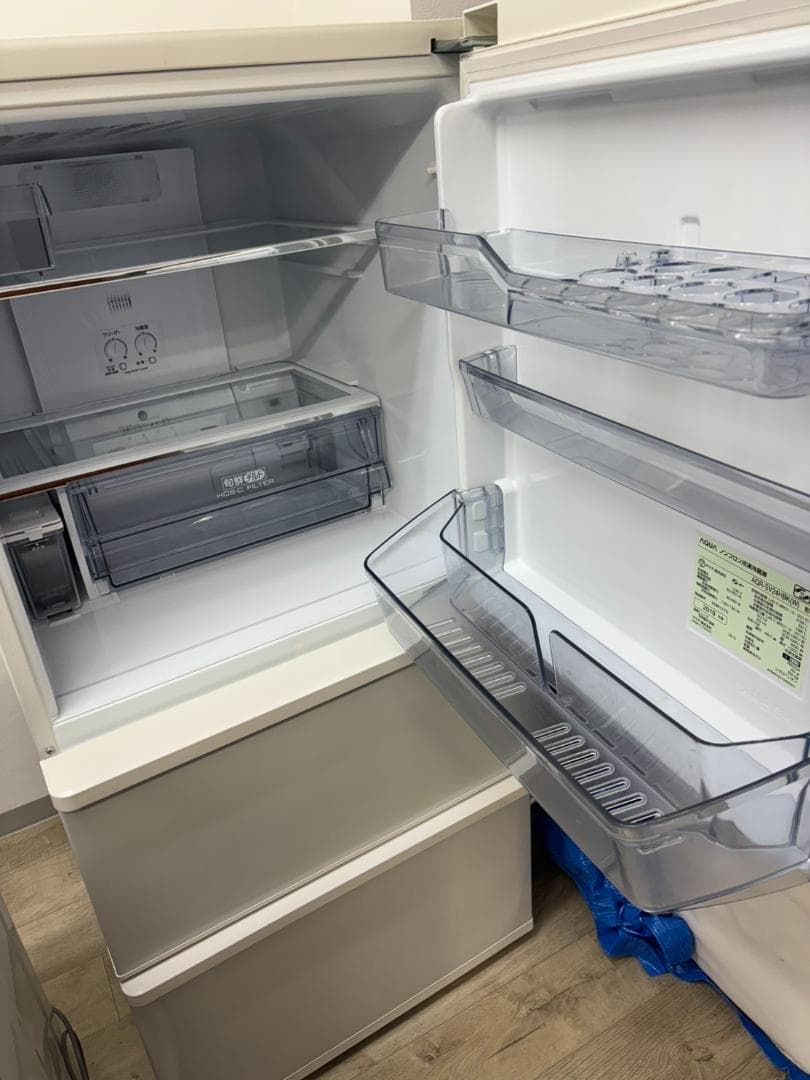 超美品 AQUAアクア冷凍冷蔵庫　AQR-SV24HBK(W) 自動製氷機付