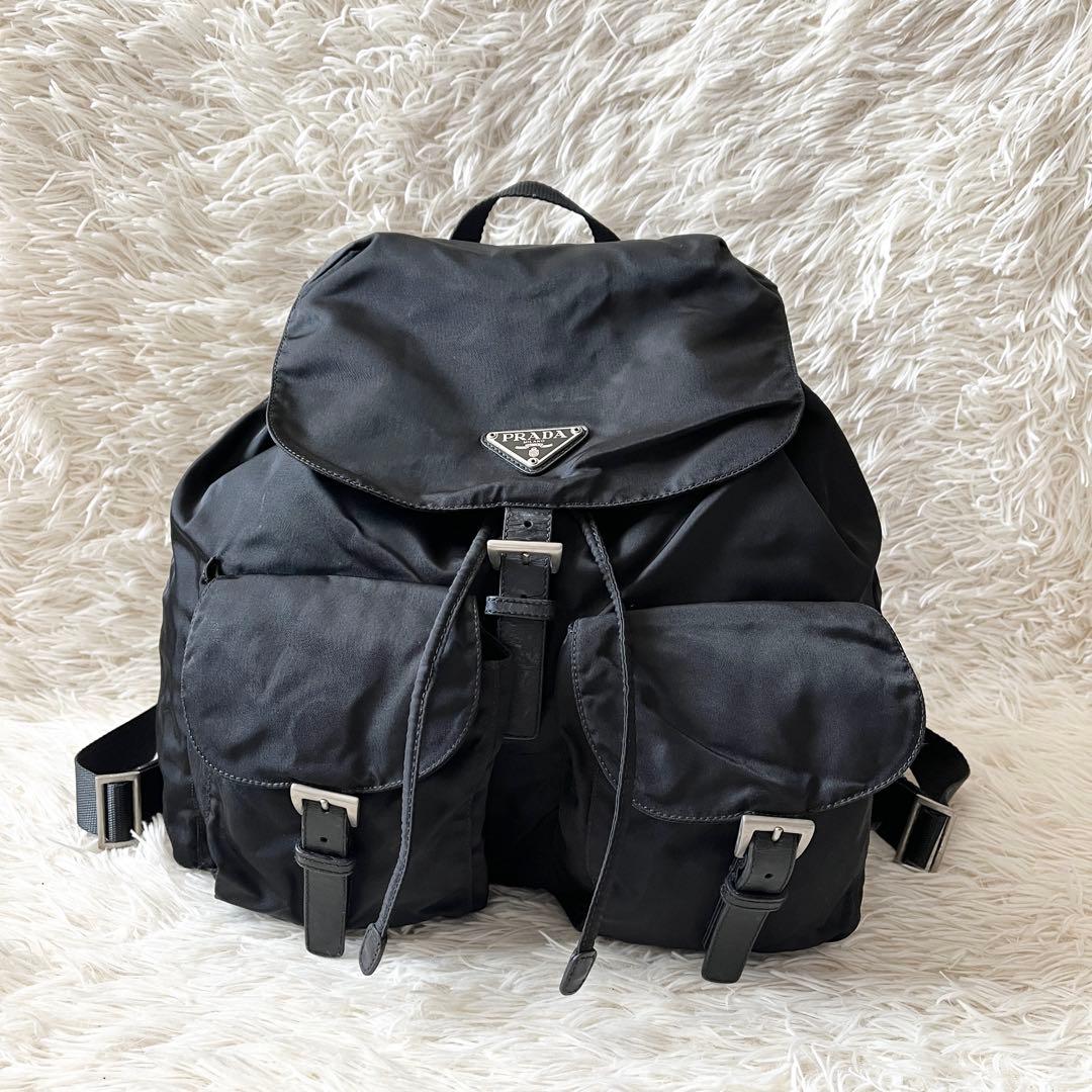 美品✨PRADAプラダ　バックパック　リュック　ナイロン　三角ロゴプレート　黒