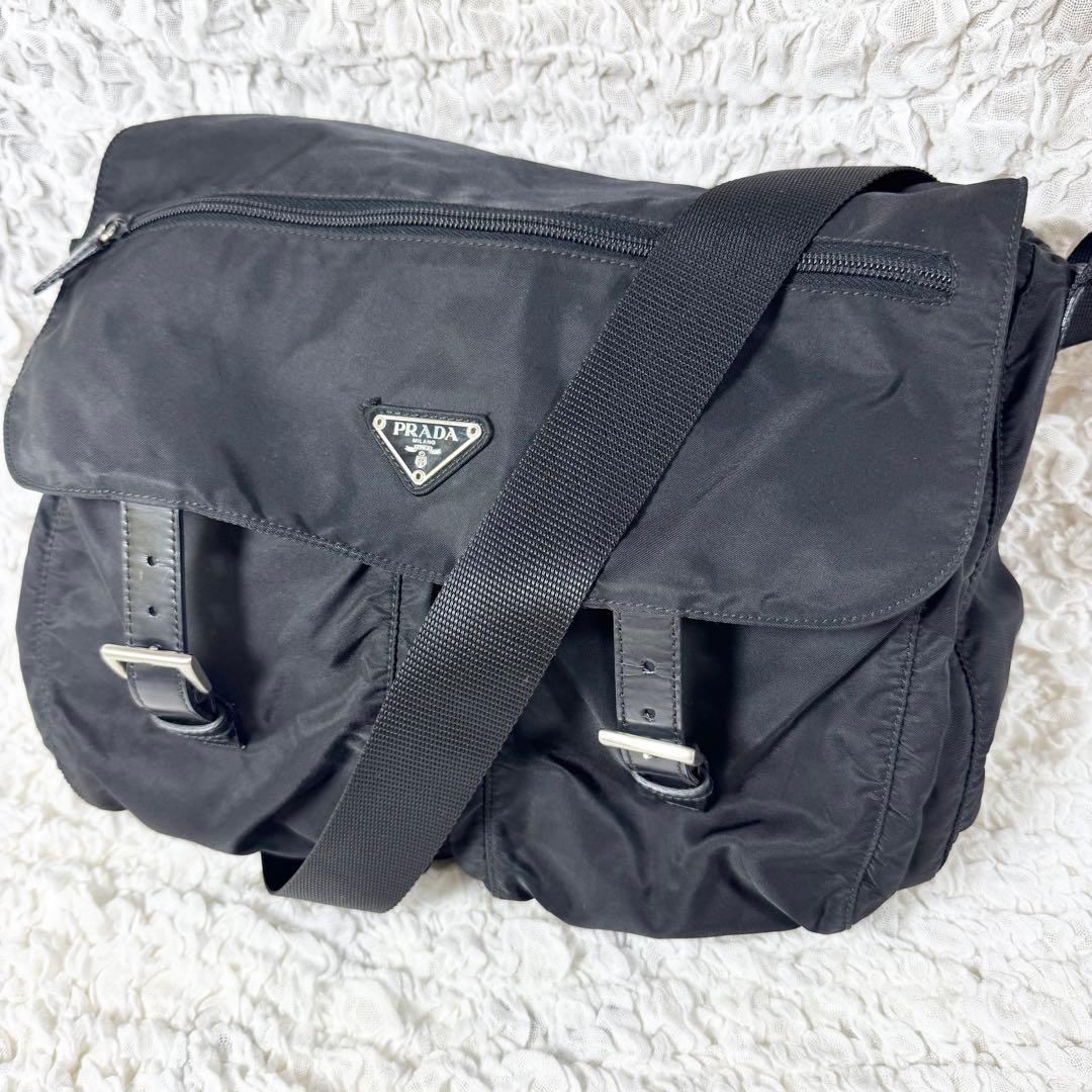 プラダ　テスートナイロン　ショルダーバッグ　メッセンジャー　ブラック　黒