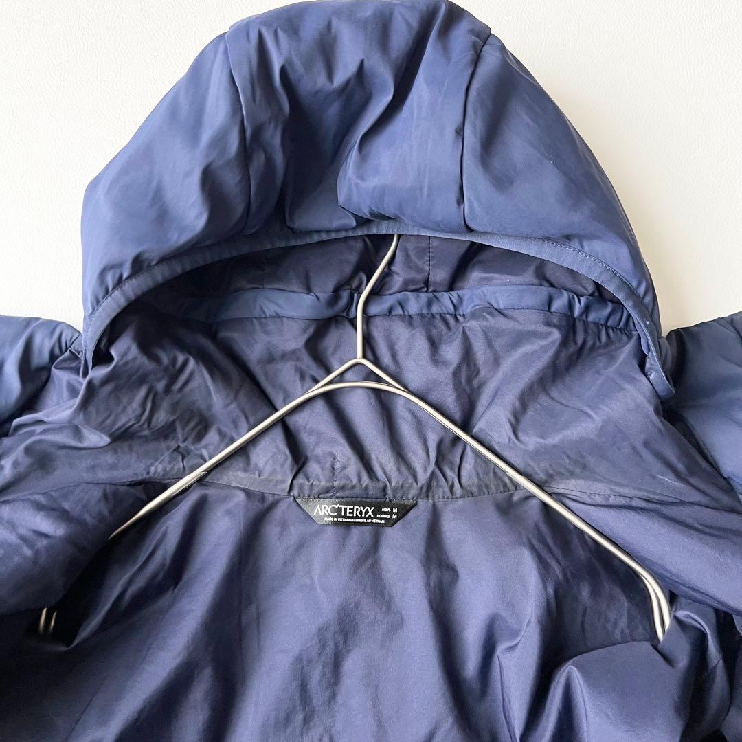 4933 アークテリクス　プロトンLTフーディ　パーカー 中綿ジャケット　M 紺