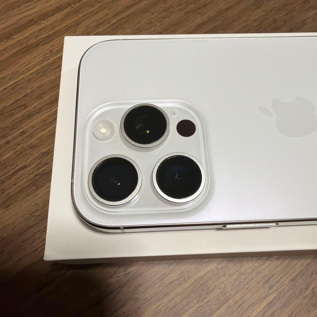【極美品】iPhone16Pro ホワイトチタニウム 128GB