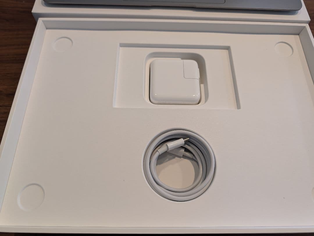 MacBook Air M1 (2020) 8GB 512GBバッテリー100%