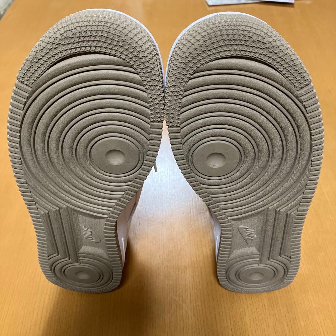 Nike Air Force 1 ホワイト/カーキ　箱付き
