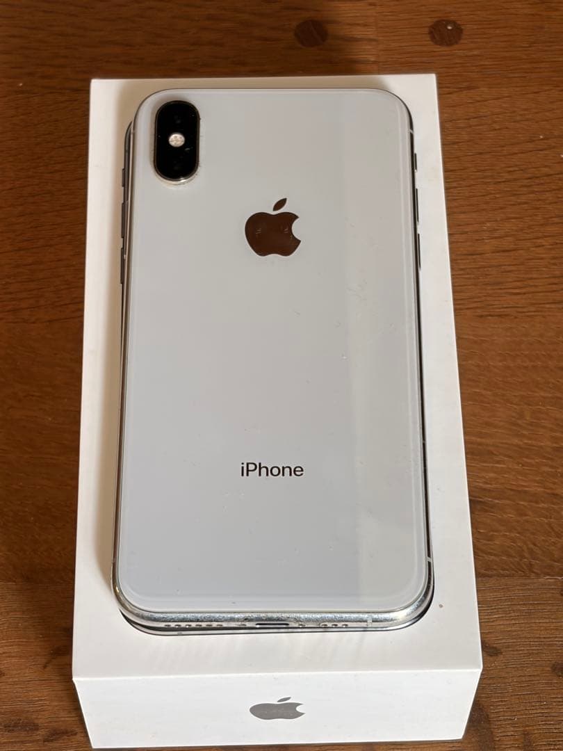Apple iPhone XS 256GB シルバー修理履歴なし 画面割れなし