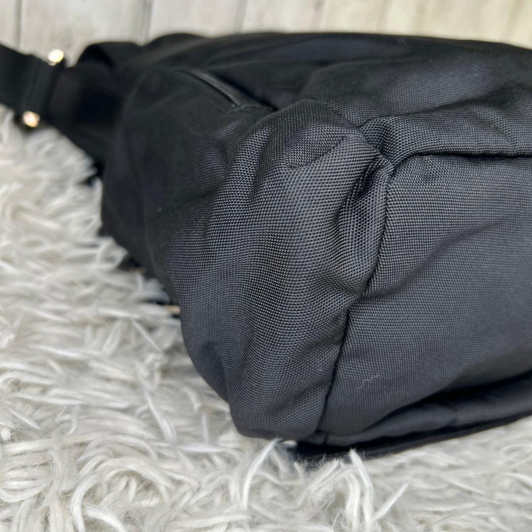 GUCCI ロゴ　ナイロン ショルダーバッグ　メッセンジャーバッグ　ブラック