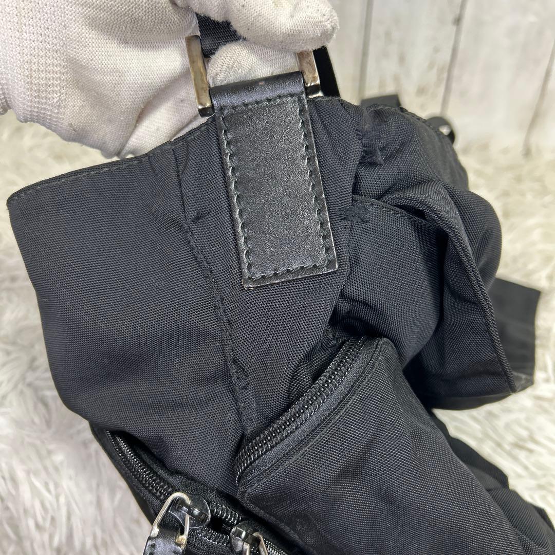 GUCCI ロゴ　ナイロン ショルダーバッグ　メッセンジャーバッグ　ブラック