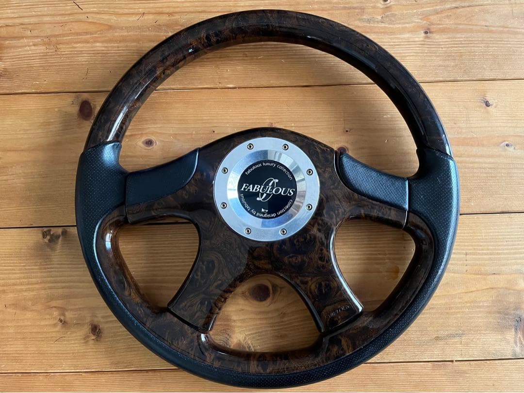 FABULOUS ステアリングホイール