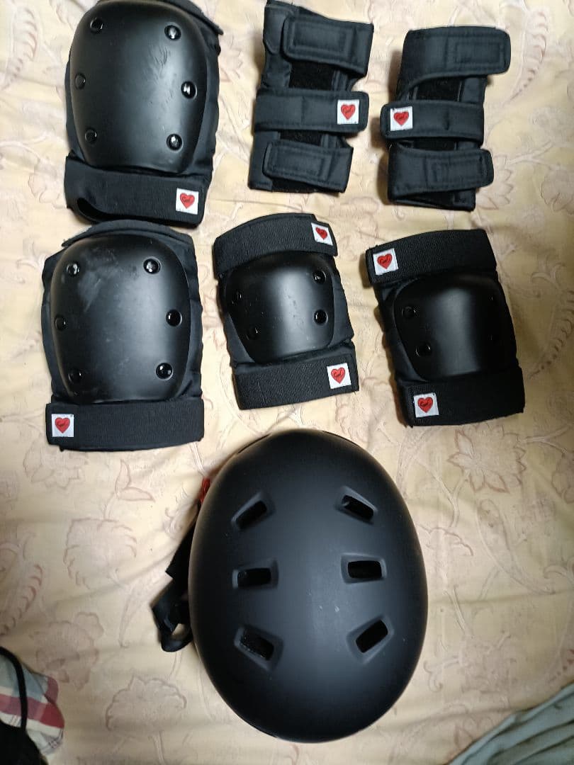 スケボー　ファッキンオーサム　コンプリート　大人用プロテクター　他色々　セット