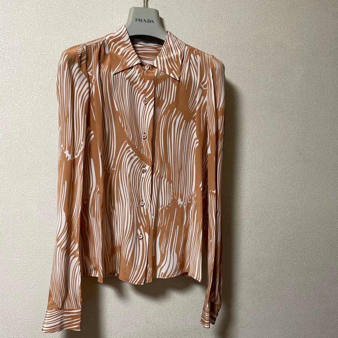 再　お値下げしました。PRADA　シルクプリントブラウス38