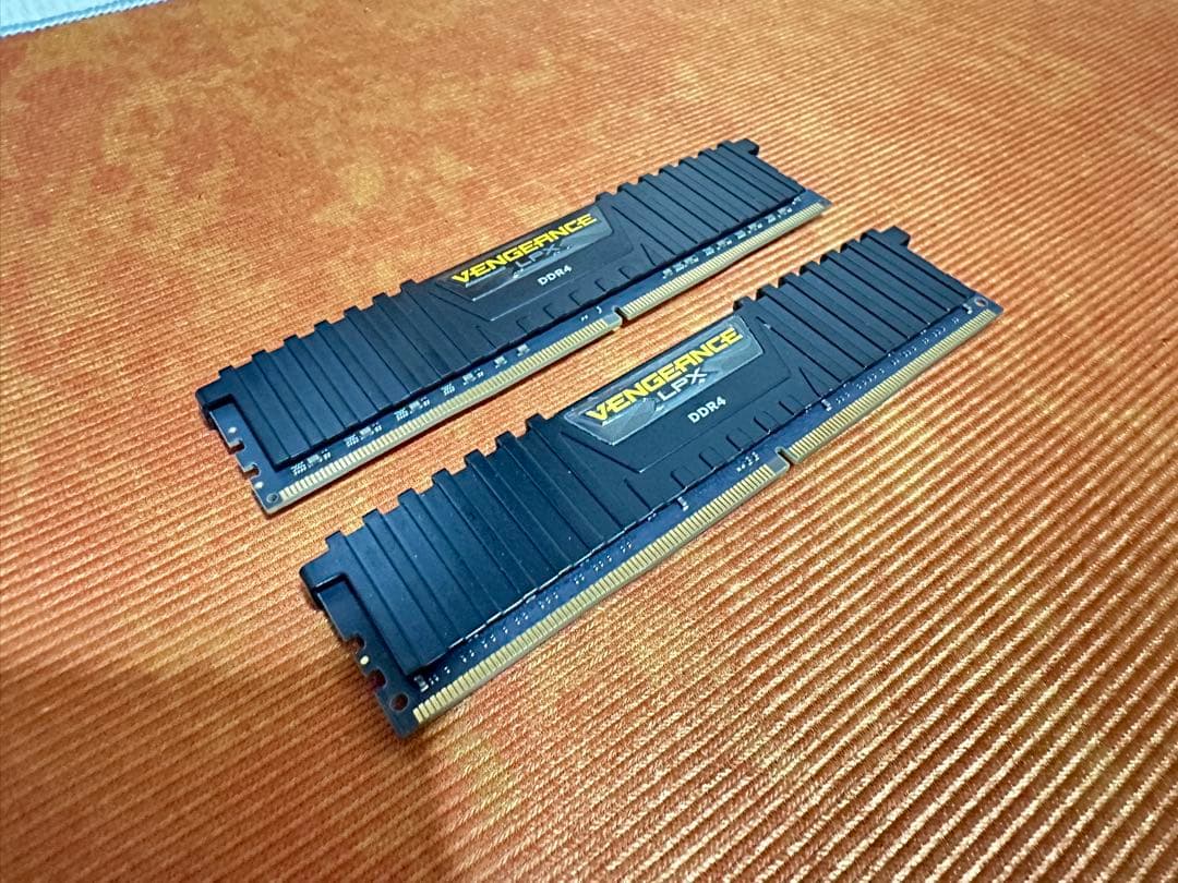 【中古美品】PC メモリ 32GB Corsair Vengeance DDR4