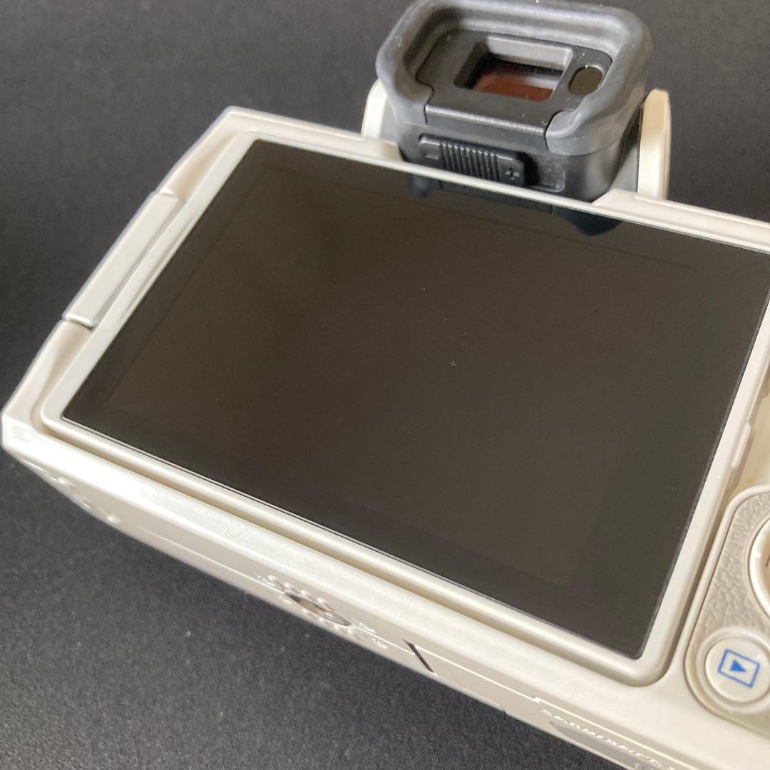 【美品】Canon EOS kiss M 18-55mm ミラーレスカメラ