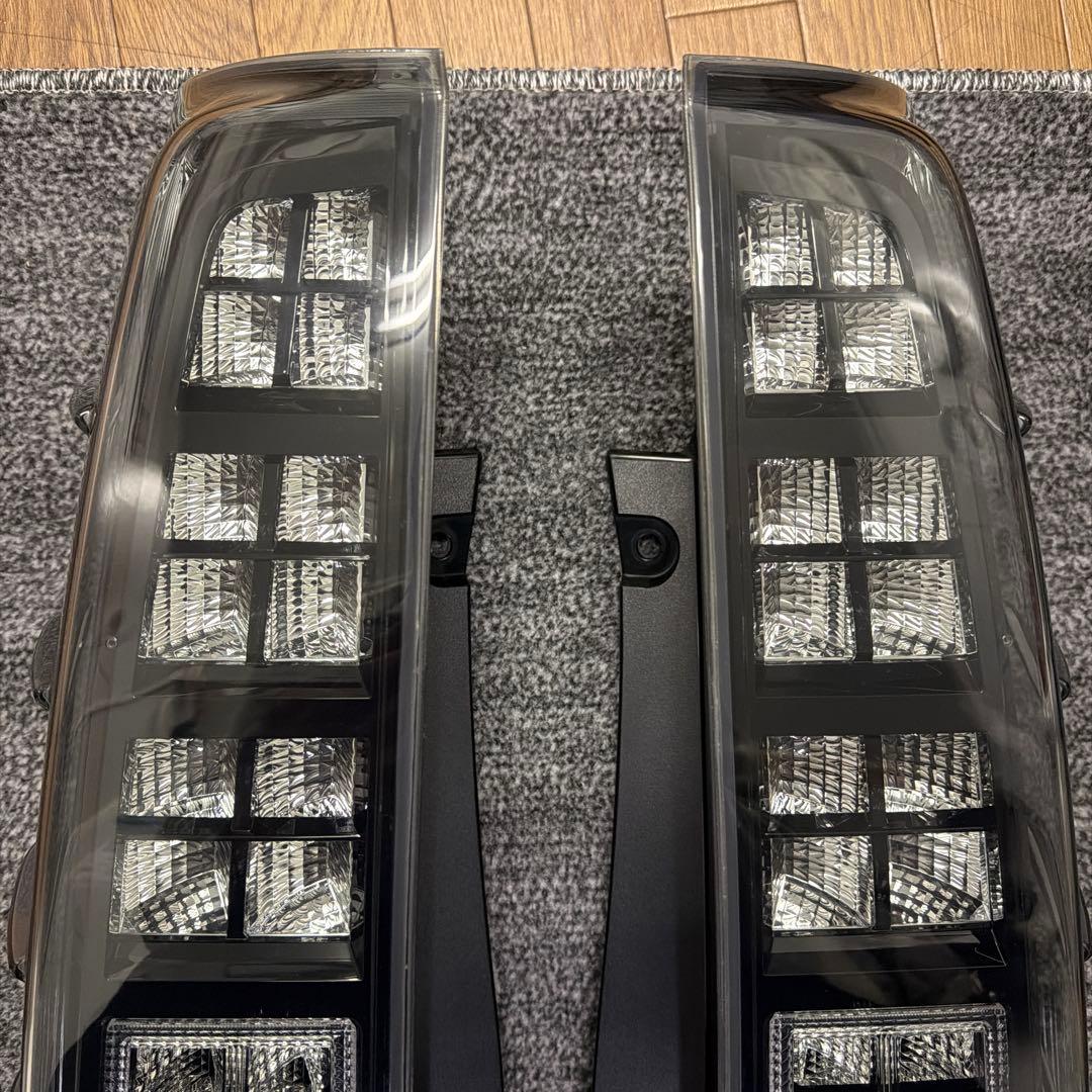 80系 ヴォクシー テールランプセット