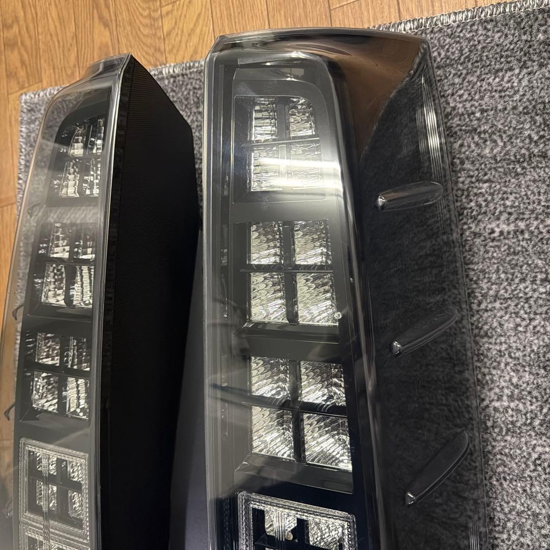 80系 ヴォクシー テールランプセット