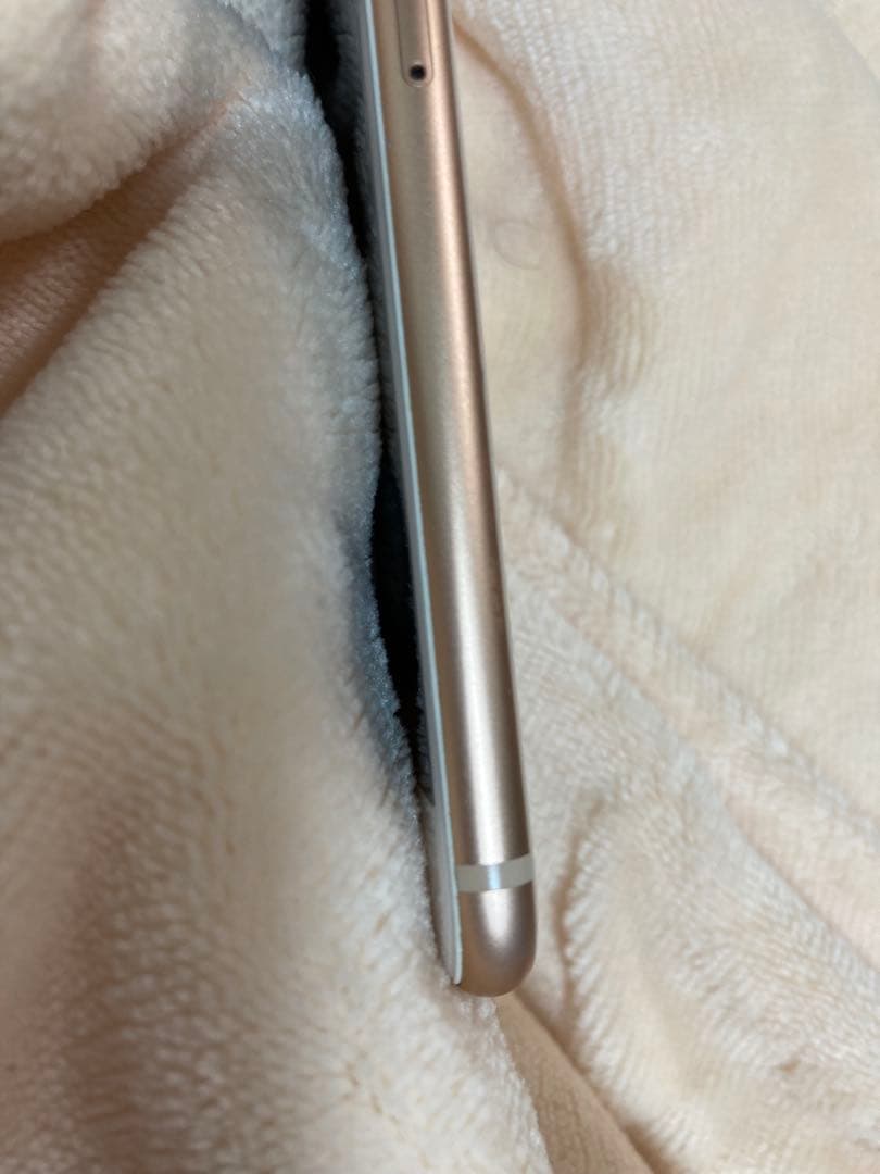 iPhone8 ゴールド64gb 多分美品　バッテリー77% SIMロック解除