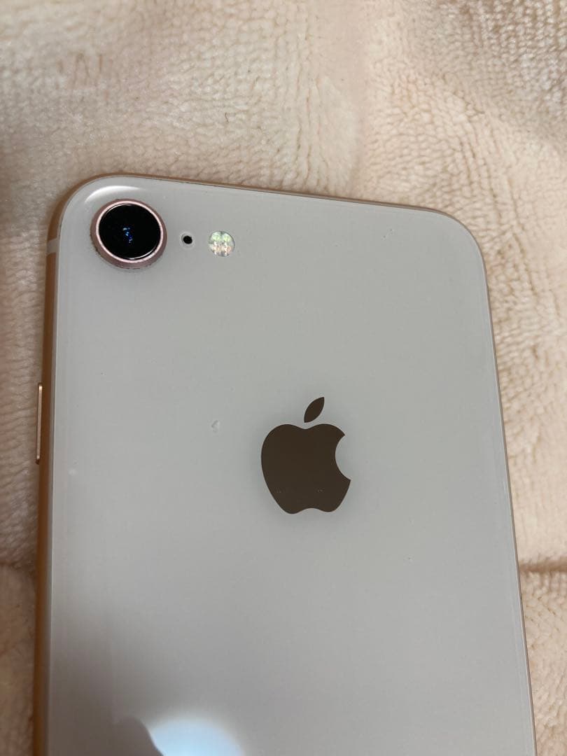 iPhone8 ゴールド64gb 多分美品　バッテリー77% SIMロック解除