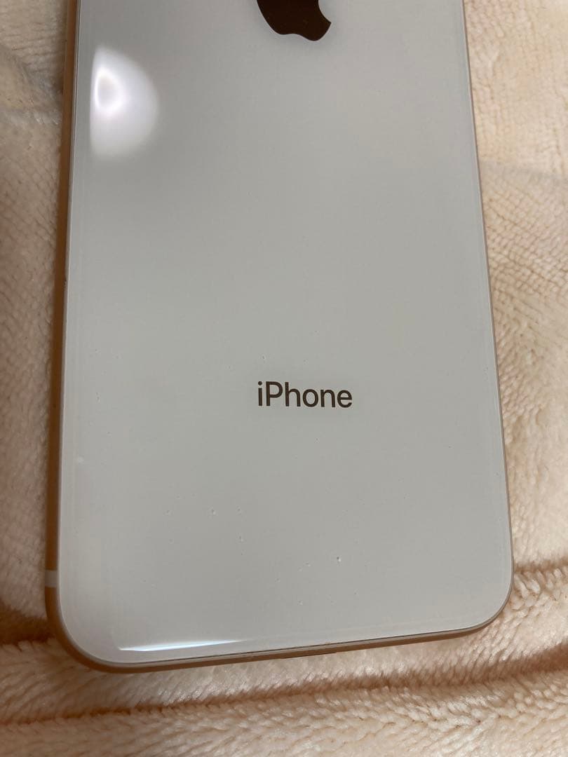 iPhone8 ゴールド64gb 多分美品　バッテリー77% SIMロック解除