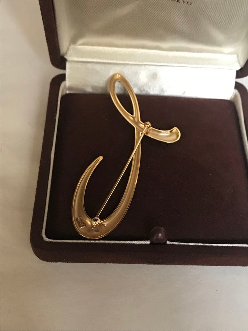 ミキモト　イニシャルブローチ　k18 18k18金 ウノアエレ好きな方にも