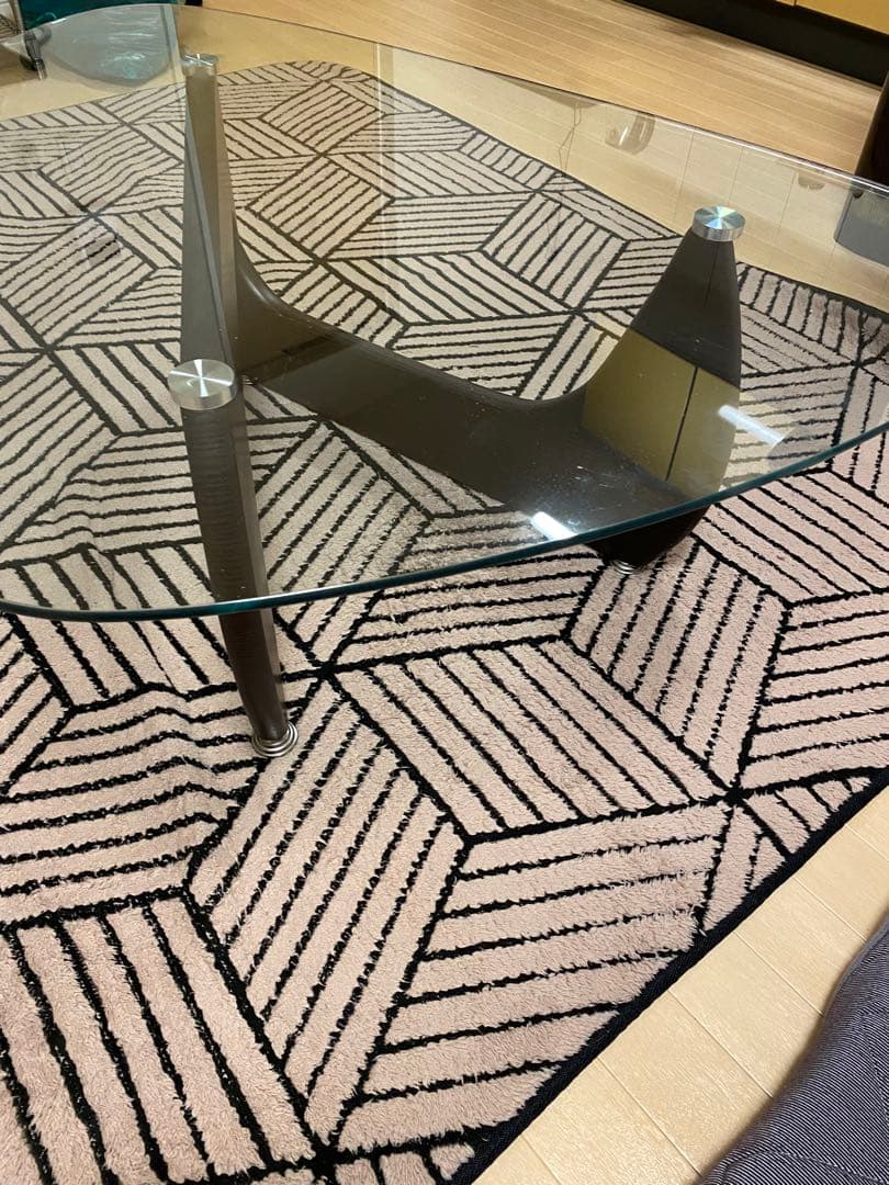 モダンガラステーブル