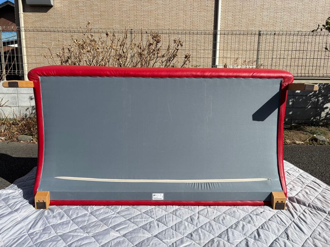 【送料込み】赤いレザーソファー　アサヒVarie（バリエ） 3人掛け