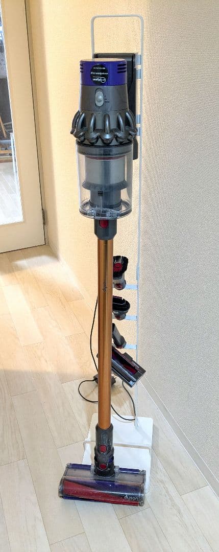 ダイソンコードレスクリーナー v10 sv12FF　専用スタンド付き