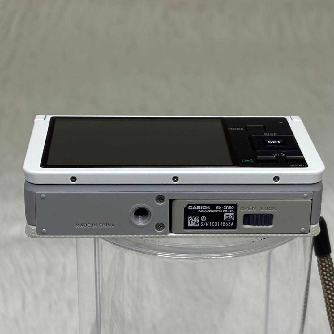 美品　CASIO カメラ　EX-ZR50 充電器　箱　ホワイト　コンデジ　動作品