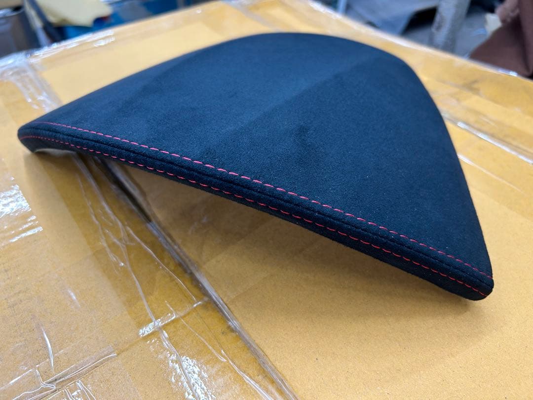 zn6・zc6メーターフード アルカンーラ 赤ステッチ