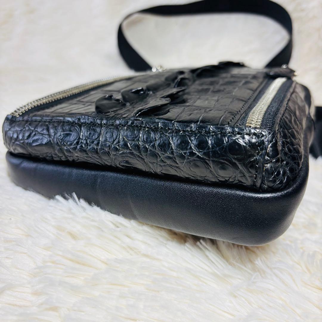 クロコダイル　ボディバッグ　レザー　マットクロコ　ブラック　斜め掛け　尾鰭　背鰭