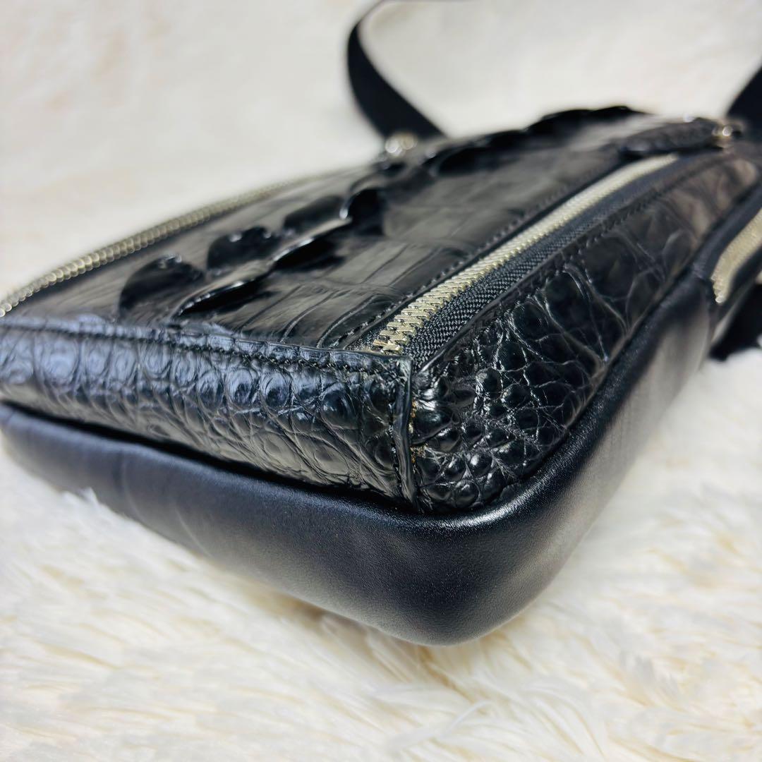 クロコダイル　ボディバッグ　レザー　マットクロコ　ブラック　斜め掛け　尾鰭　背鰭