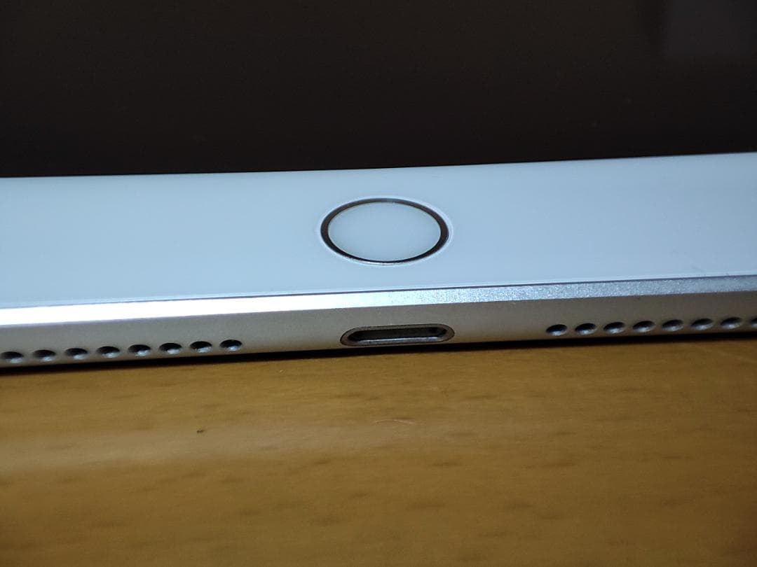 iPad 第8世代 Wi-Fi 128GB シルバー（外箱、純正充電器付）