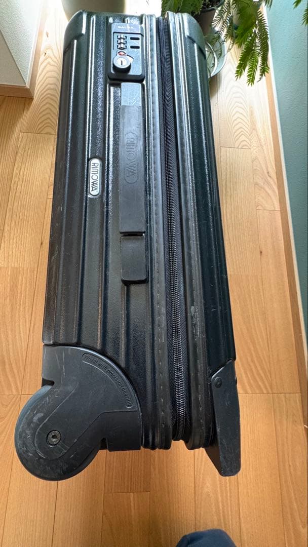 リモワ　サルサ　ブラック　キャリーケース　35L 2輪　機内持ち込み