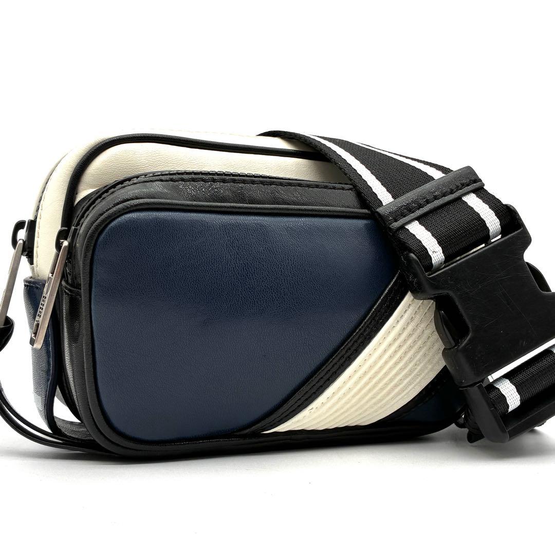 美品 ジバンシー ボディバッグ ミニバッグ ロゴ レザー 斜め掛け メンズ 黒紺