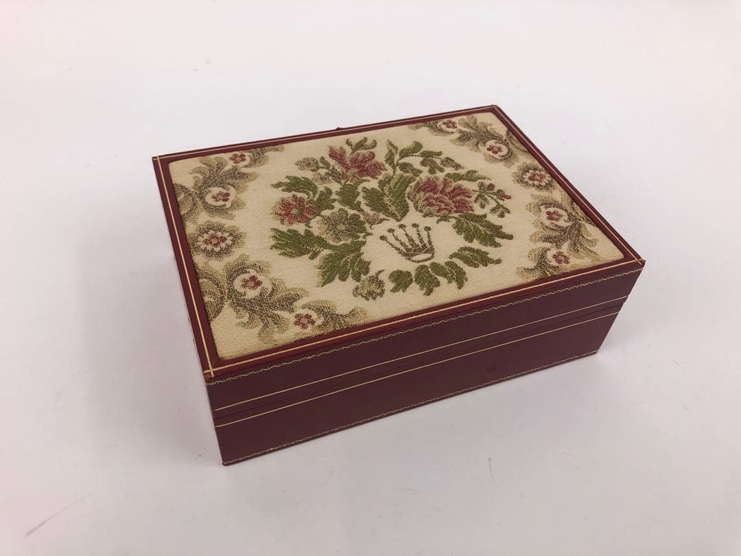 y*。様 ロレックス　空き箱　内箱　取説　小冊子　レッド　刺繍