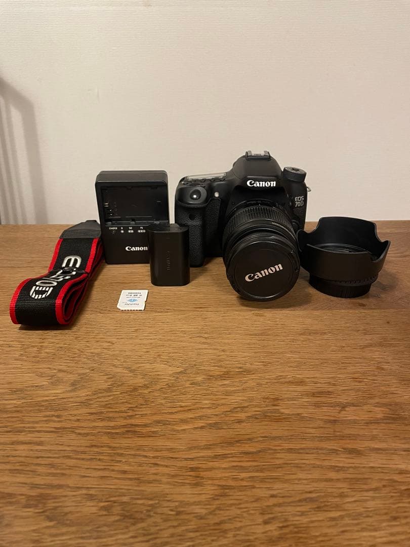 Canon EOS 70D デジタル一眼レフカメラ 本体と付属品