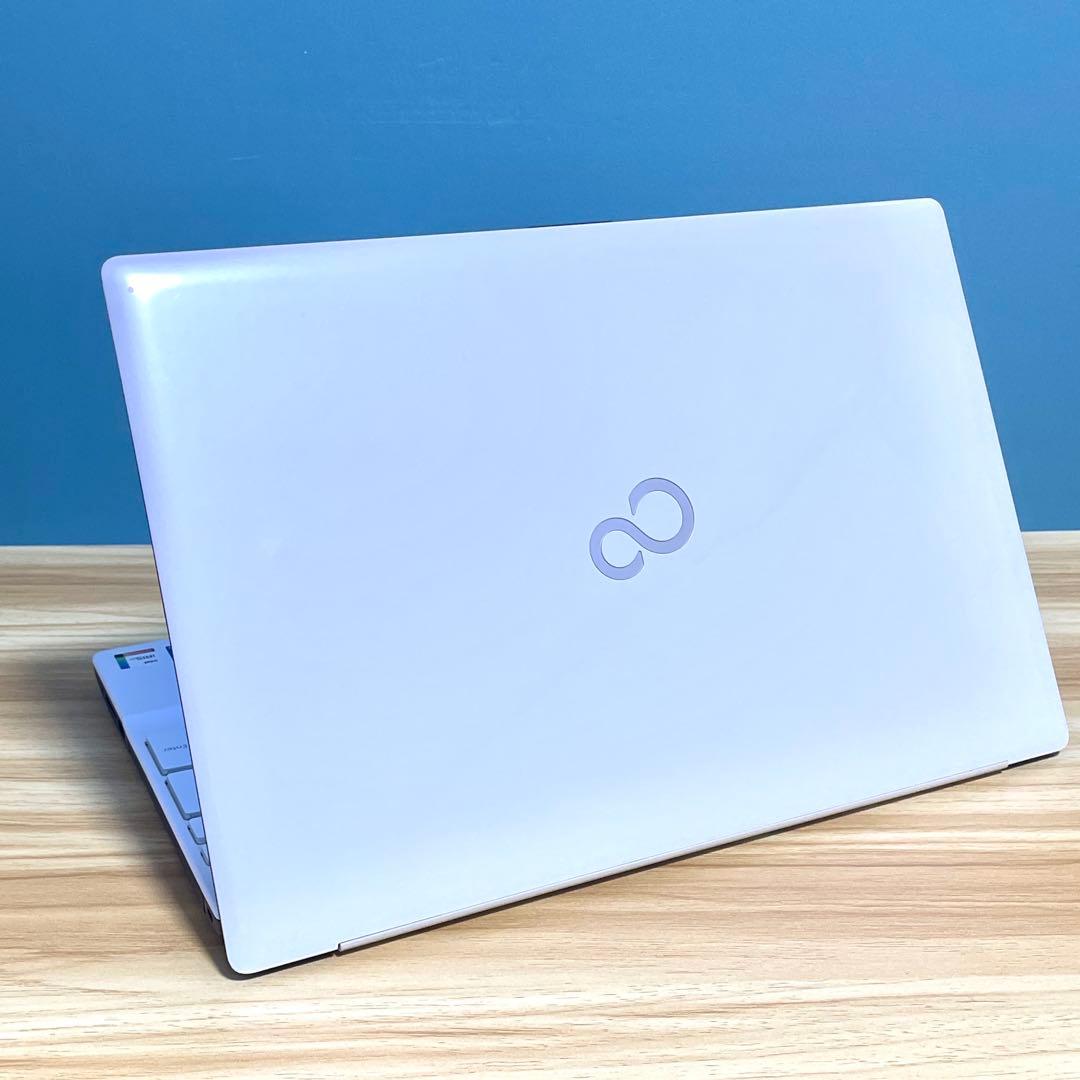 富士通 LIFEBOOK/Corei7-1195G7/16GB/SSD512GB