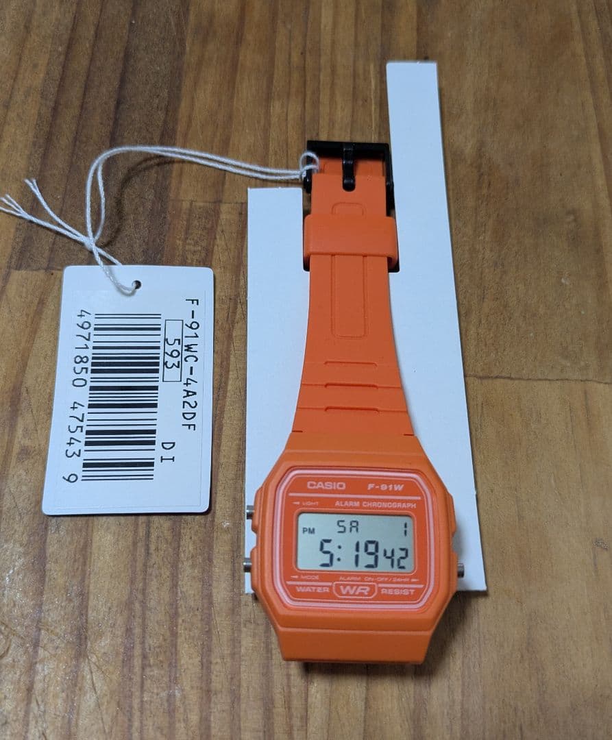 【新品未使用】 CASIO デジタル腕時計　F-91WC チープカシオ オレンジ