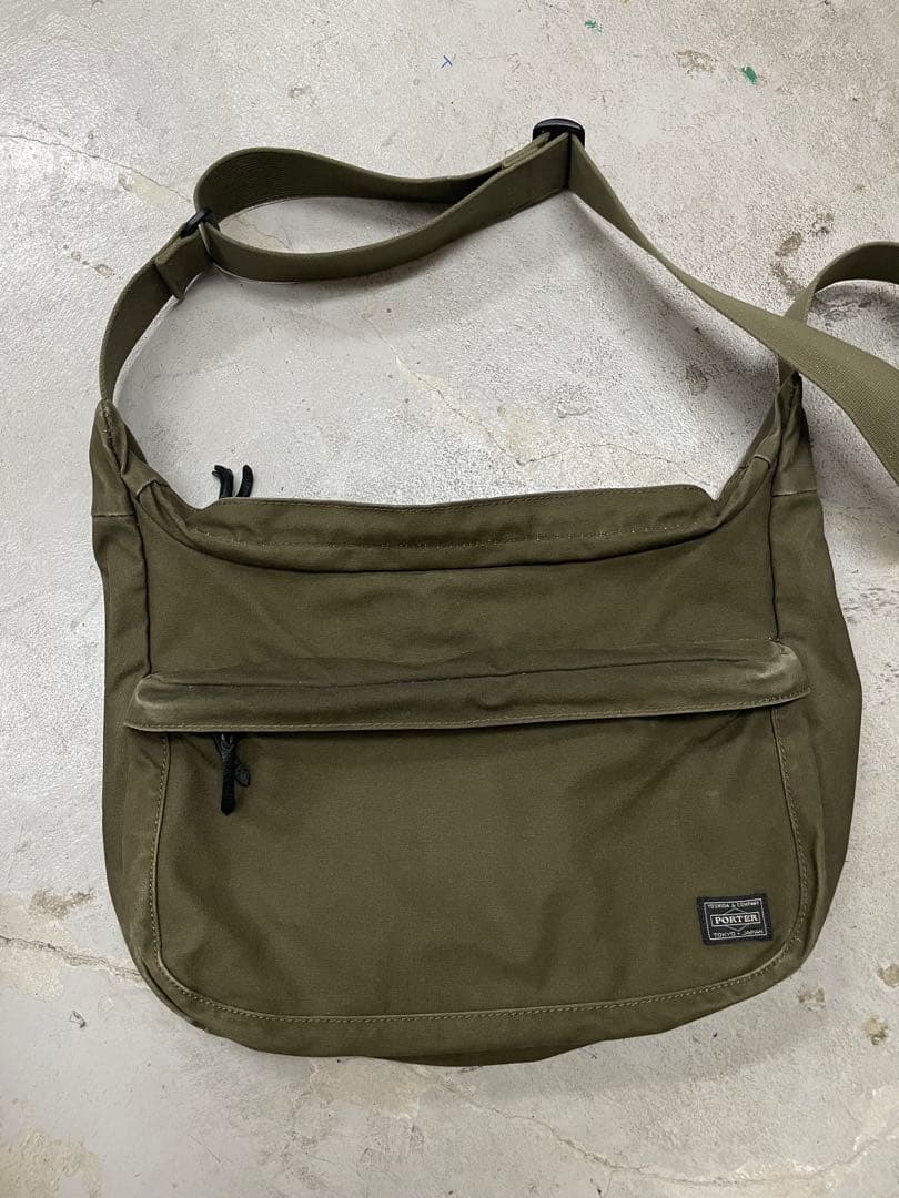 吉田カバン　PORTER BEATショルダーバック　メッセンジャーバック　カーキ