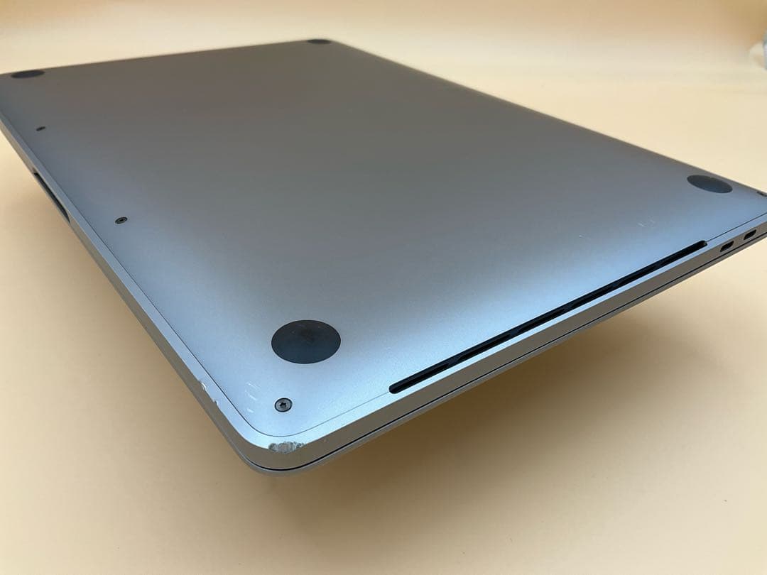 Macbook Pro 2020 13インチ Core-i7 32GB/1TB