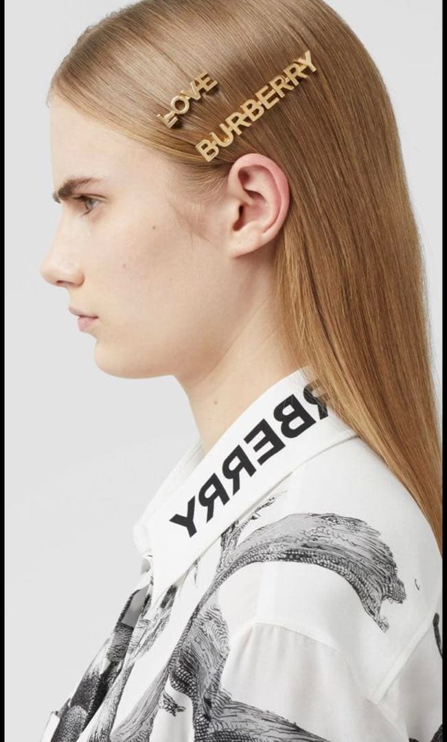 BURBERRY LOVE ヘアピン ゴールド　ヘアアクセ　バーバリー