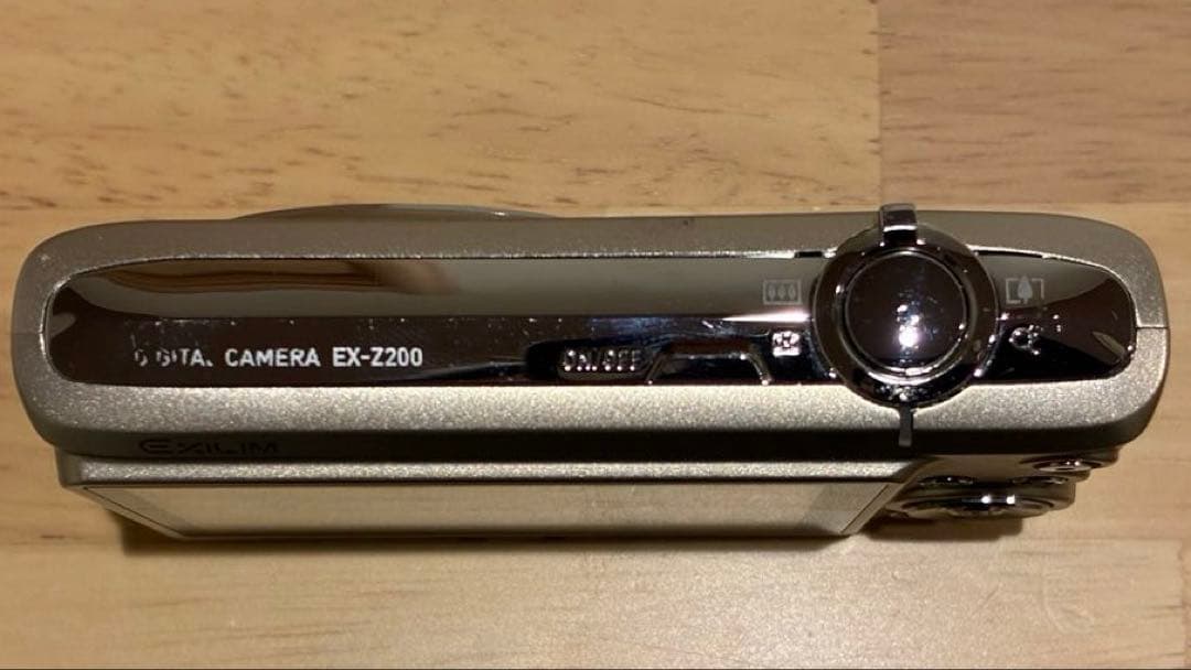 【極美品/訳あり】CASIO EXILIM EX-Z200 シルバー 充電器付き