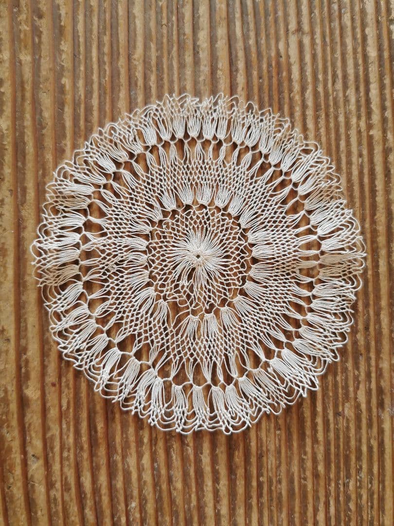 アンティーク 百合 ベルフラワー チューリップ 線状の花アルメニアレースドイリー