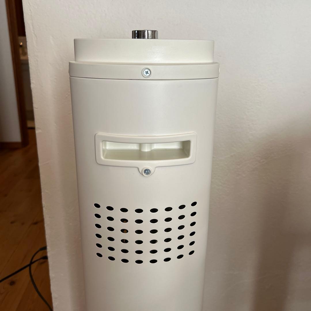 コイズミ　遠赤電気ストーブ2024年製　KKH-0942