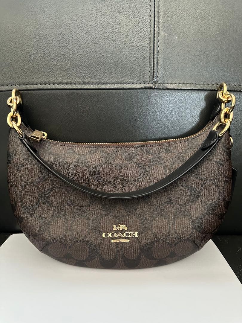 COACH ロゴ入りブラウンバッグ