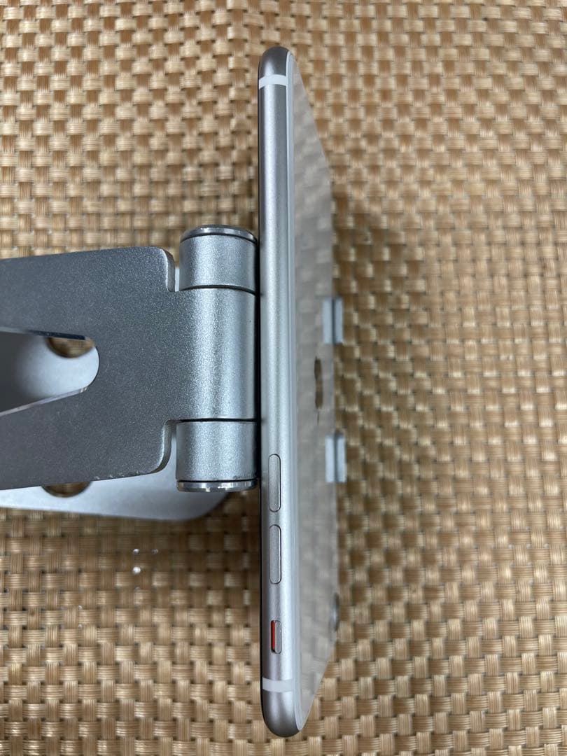 iPhone SE 第3世代 64GBスターライトSIMフリー【2109】