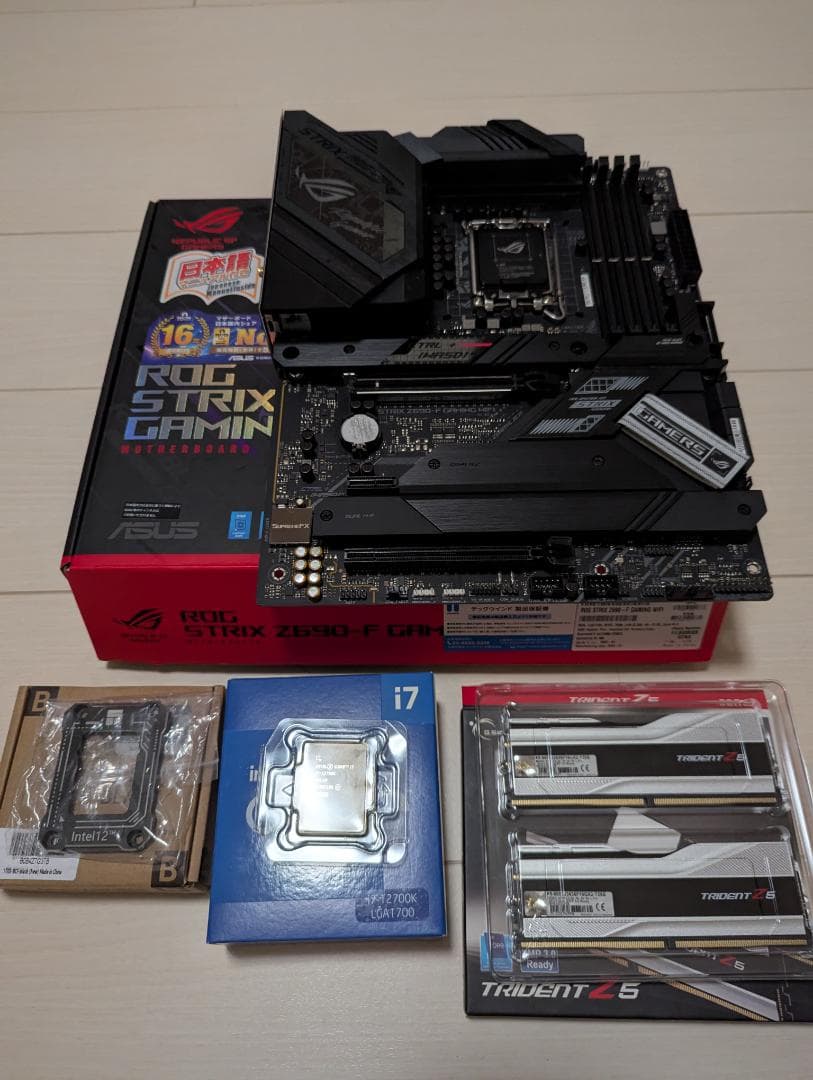 CPU Core i7 12700K + ROG STRIX Z690-F